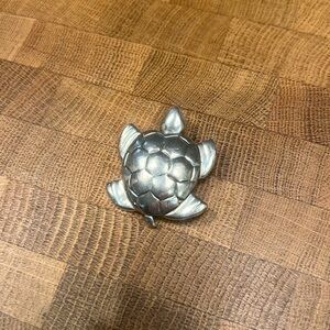 Beautiful vintage turtle brooch/pendant